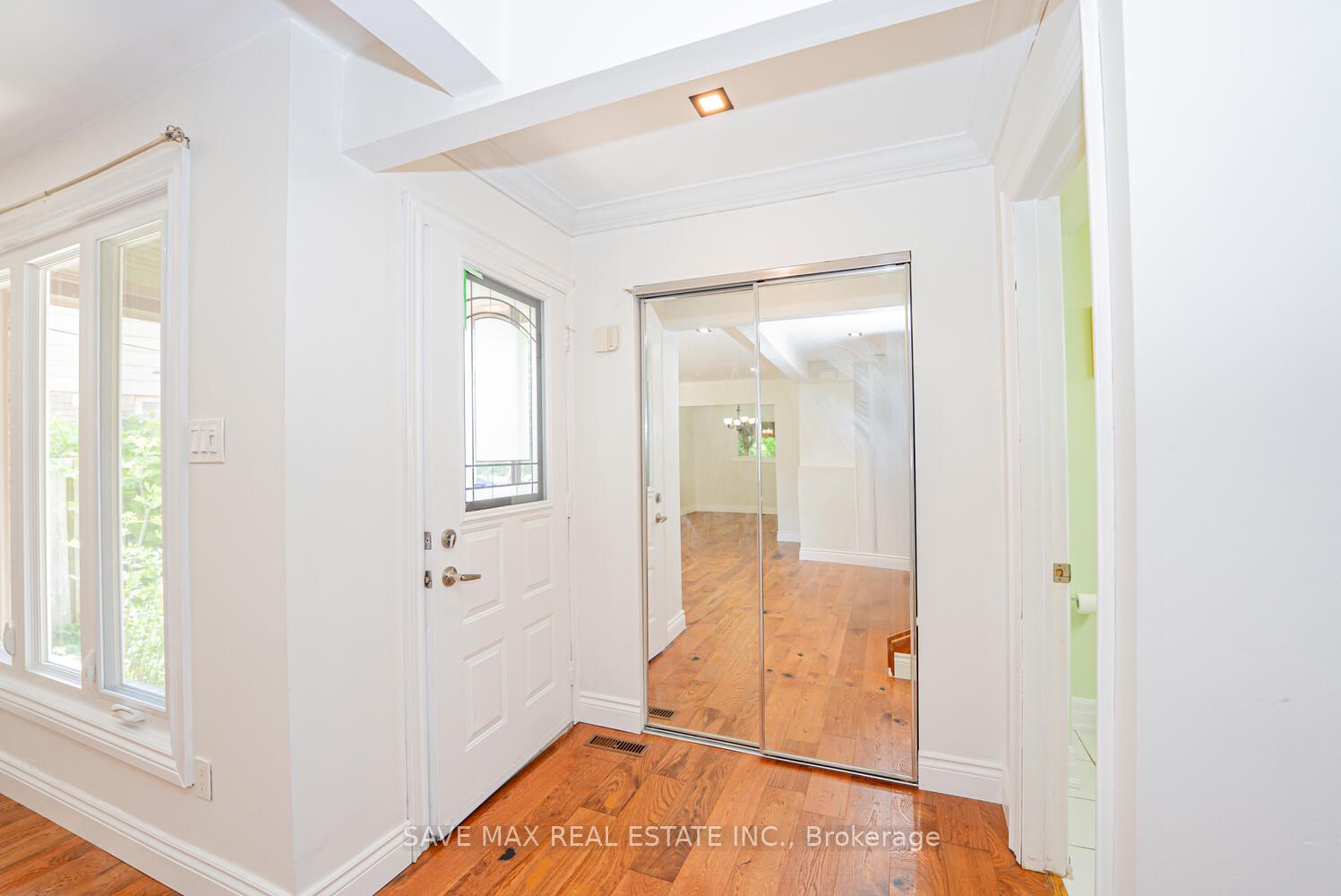 6983 Hickling Crescent