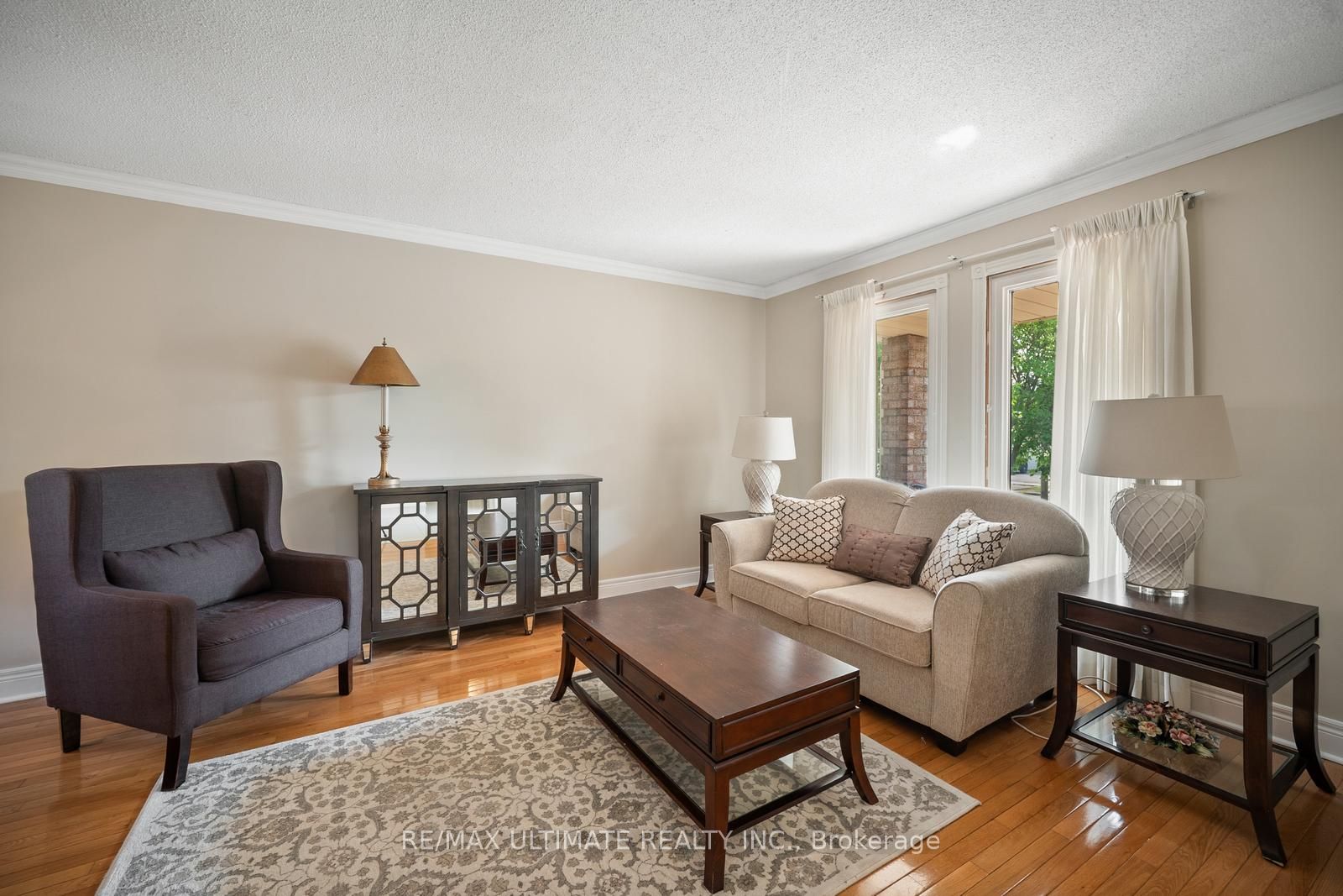 210 Ridgefield Crescent