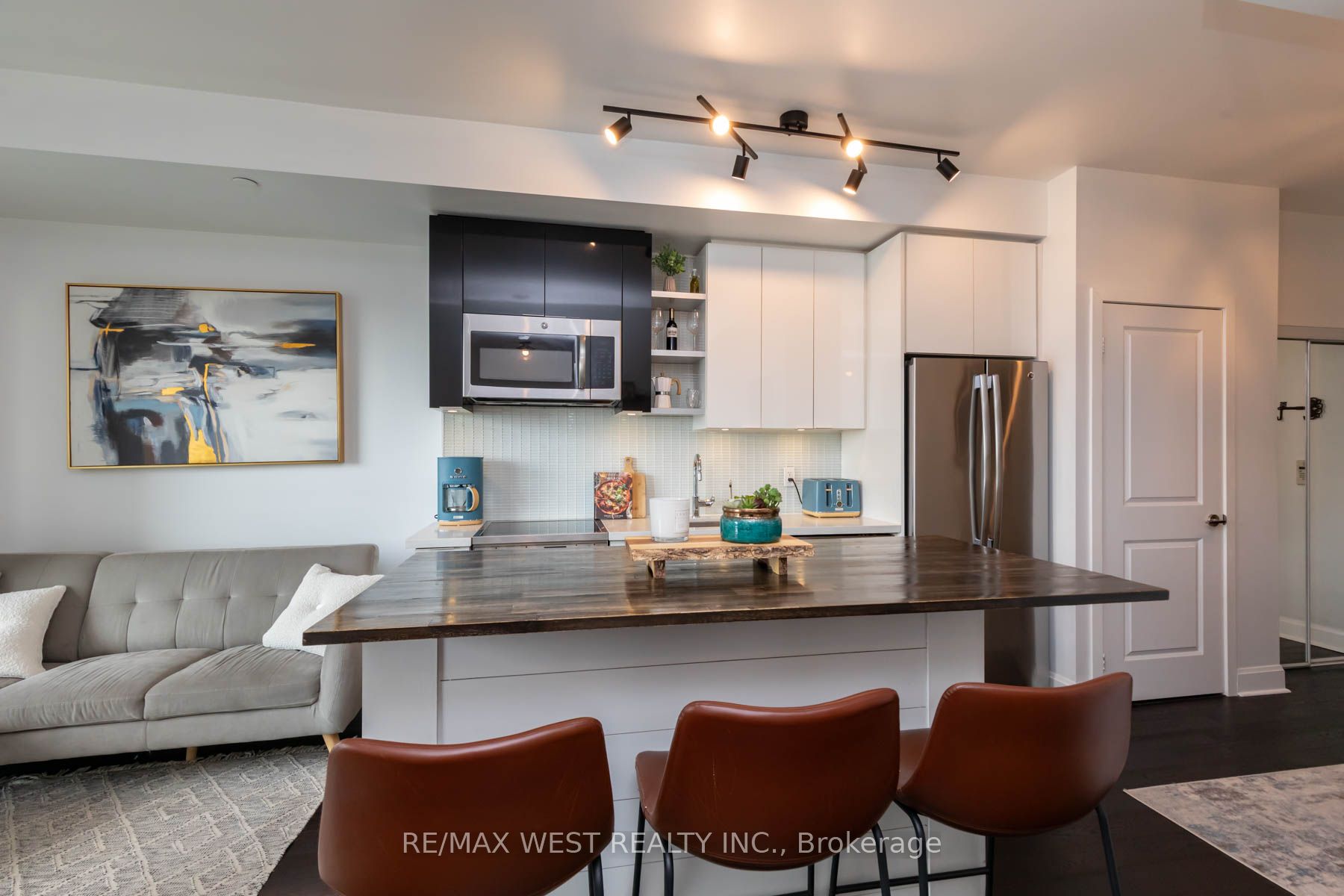 33 Shore Breeze Drive 802