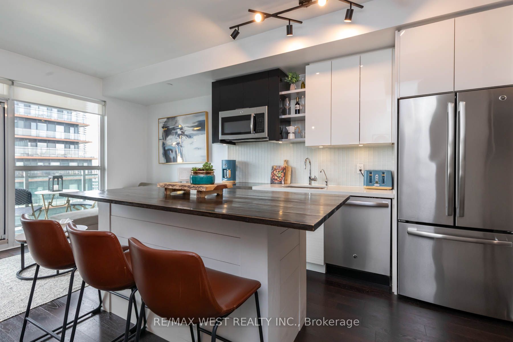 33 Shore Breeze Drive 802