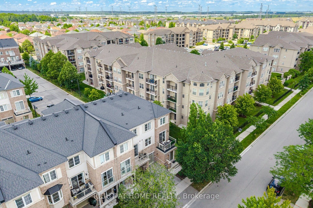 Photo of 165 Hampshire Way S #153, Milton, ON L9T 8M7 (MLS # W13553550)