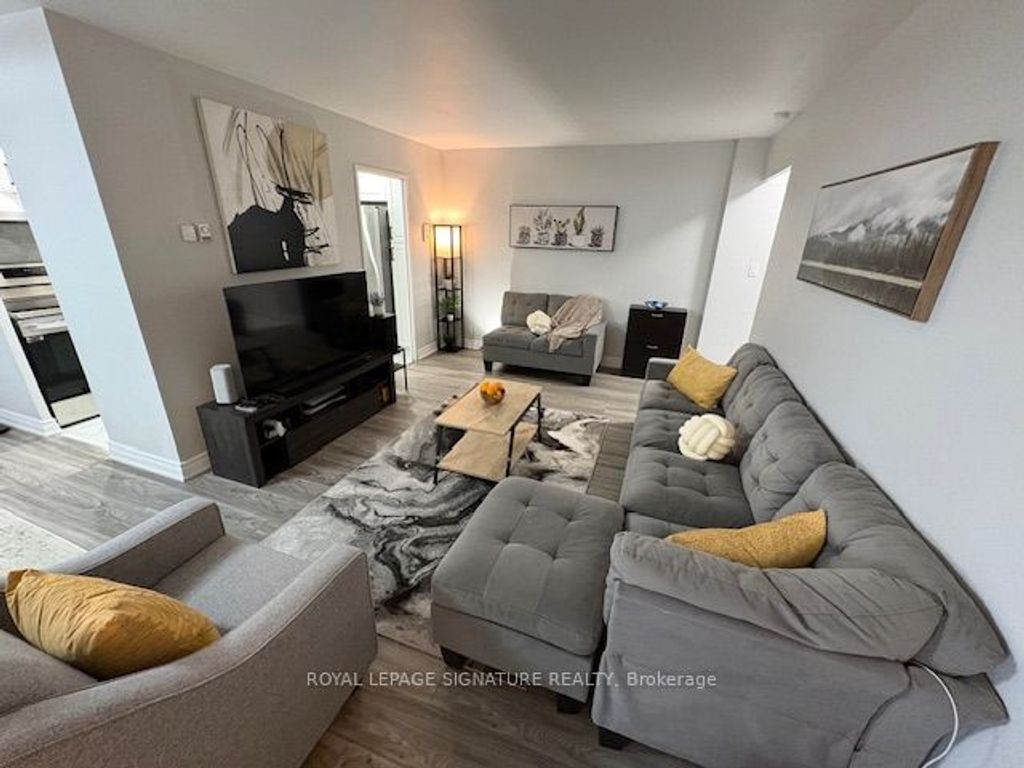 Photo of 5 Massey Square #1701, Toronto, ON M4C 5L6 (MLS # E13100980)
