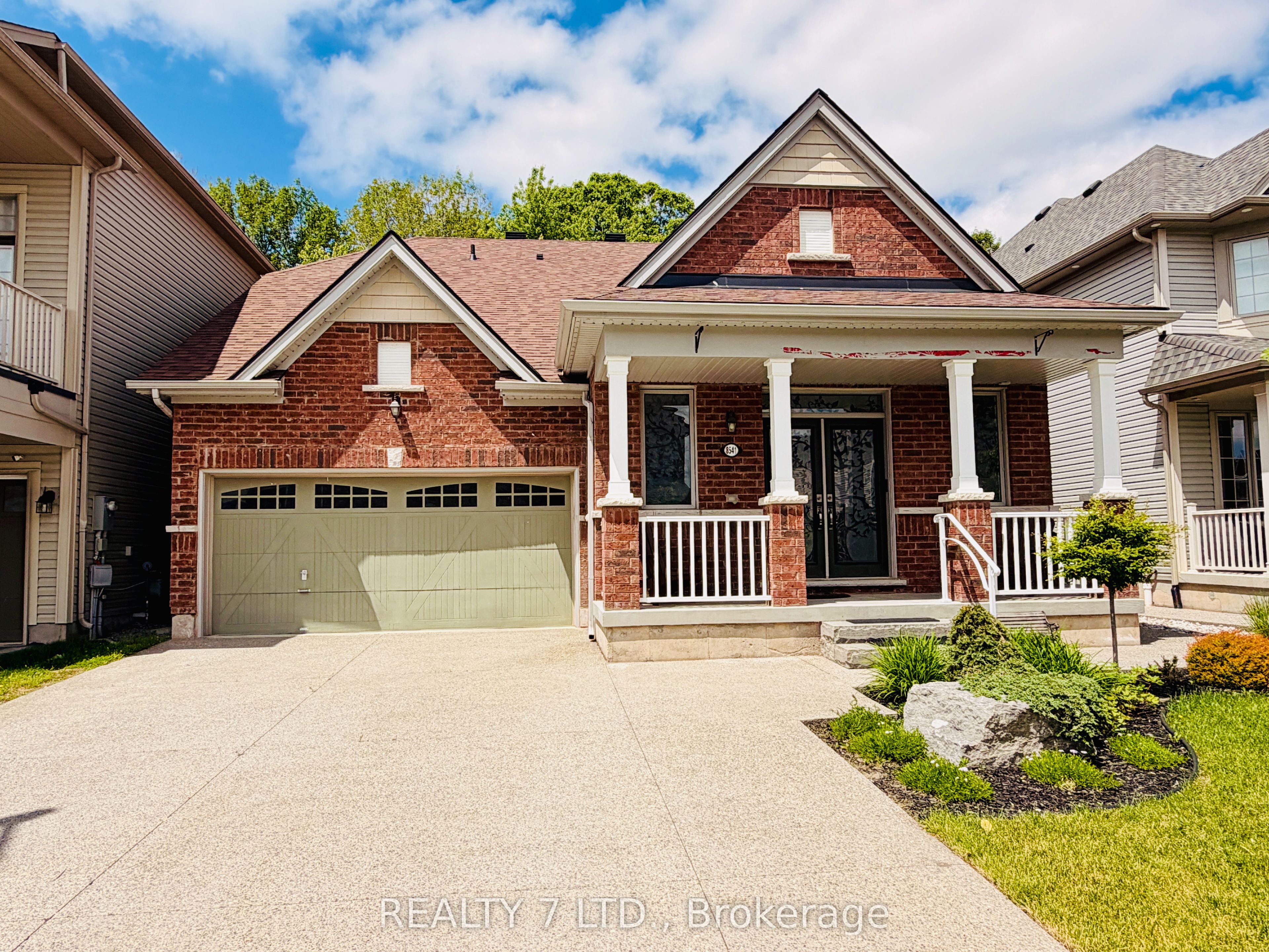 8541 Sweet Chestnut Drive