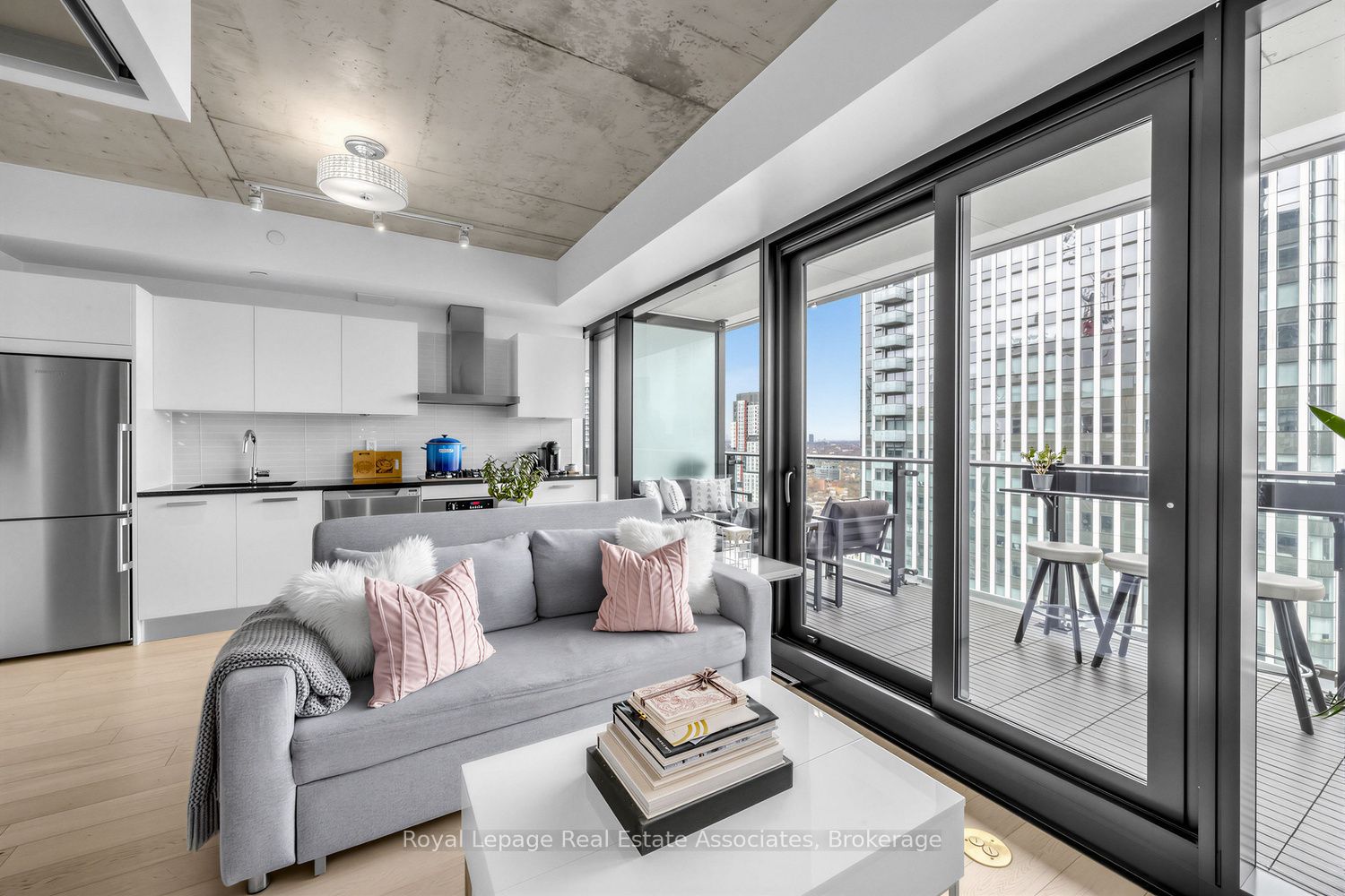 224 King Street W 3102