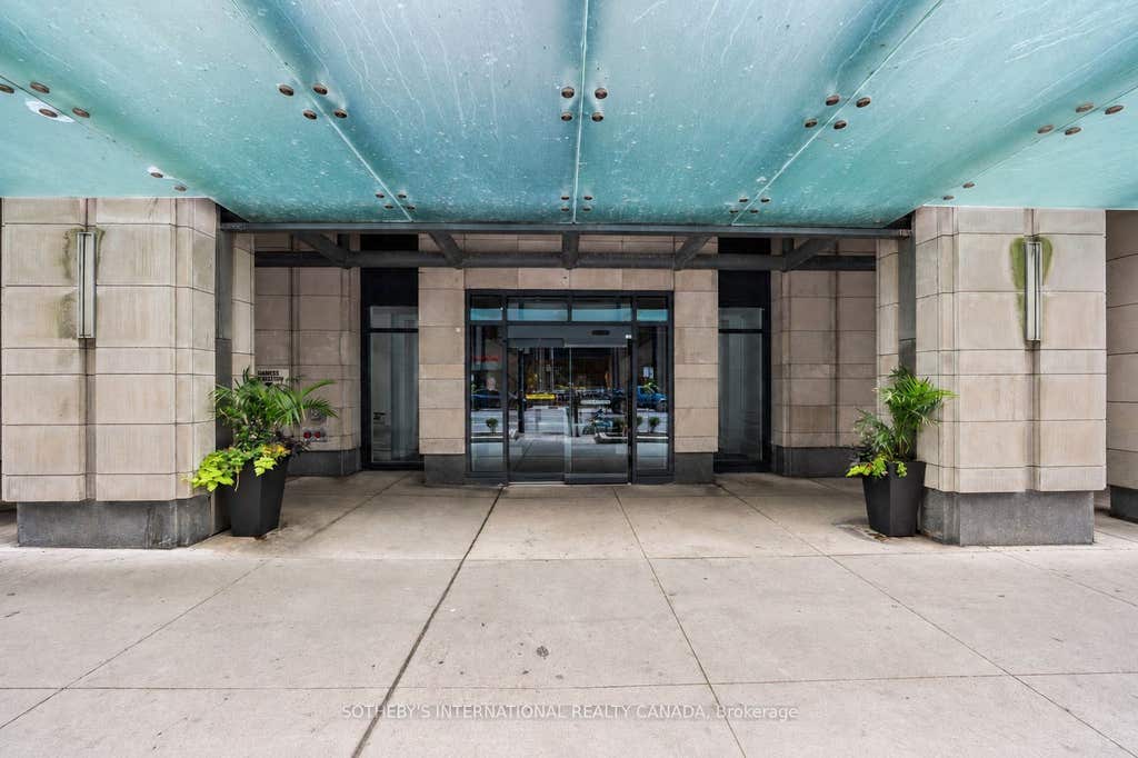 Photo of 955 Bay Street #3807, Toronto, ON M5S 0C6 (MLS # C13668106)