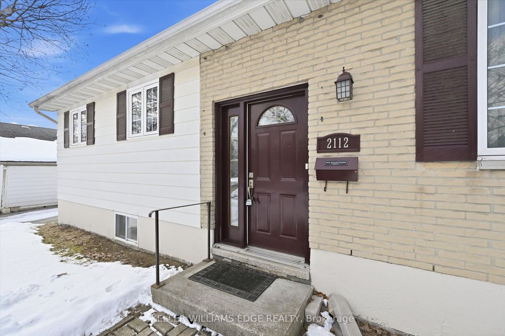 Photo of 2112 Cavendish Drive, Burlington, ON L7P 1Z3 (MLS # W12830434)