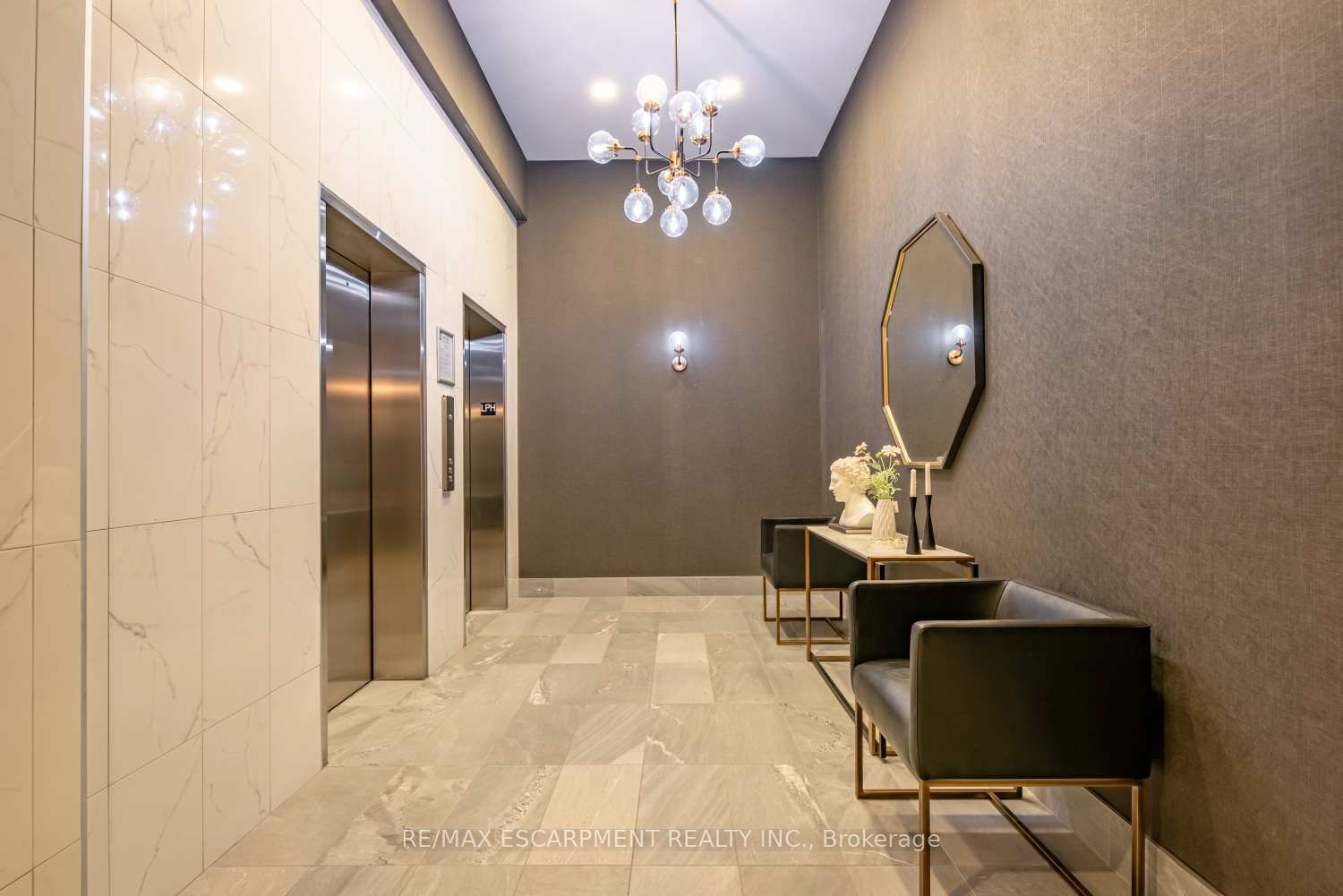 112 King Street E LPH01