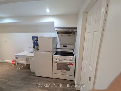 727 Caboto Trail Markham ON L3R 5W4