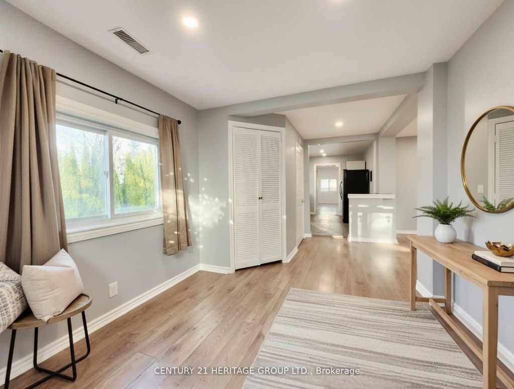 Photo of 493 Lake Drive S, Georgina, ON L4P 1R5 (MLS # N12649274)