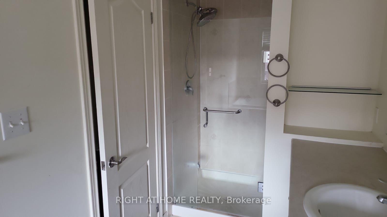 3365 Stoney Crescent