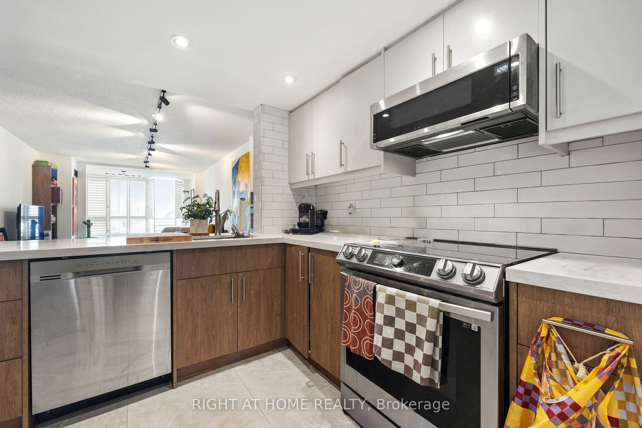 225 Davenport Road 417