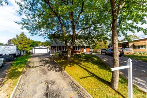 Photo of 11 Carrington Court, Hamilton, ON L9A 4N5 (MLS # X12472465)