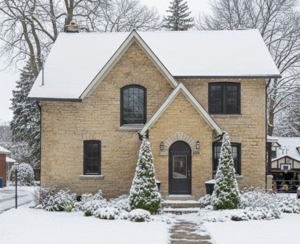 Photo of 1075 4th Avenue W, Owen Sound, ON N4K 4W1 (MLS # X12653154)