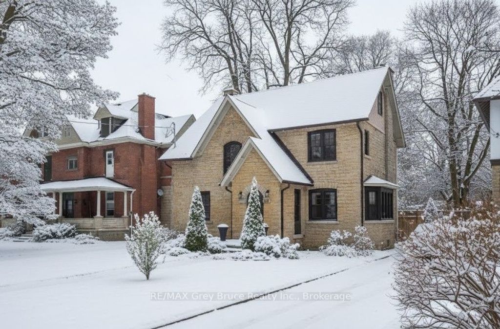 Photo of 1075 4th Avenue W, Owen Sound, ON N4K 4W1 (MLS # X12653154)