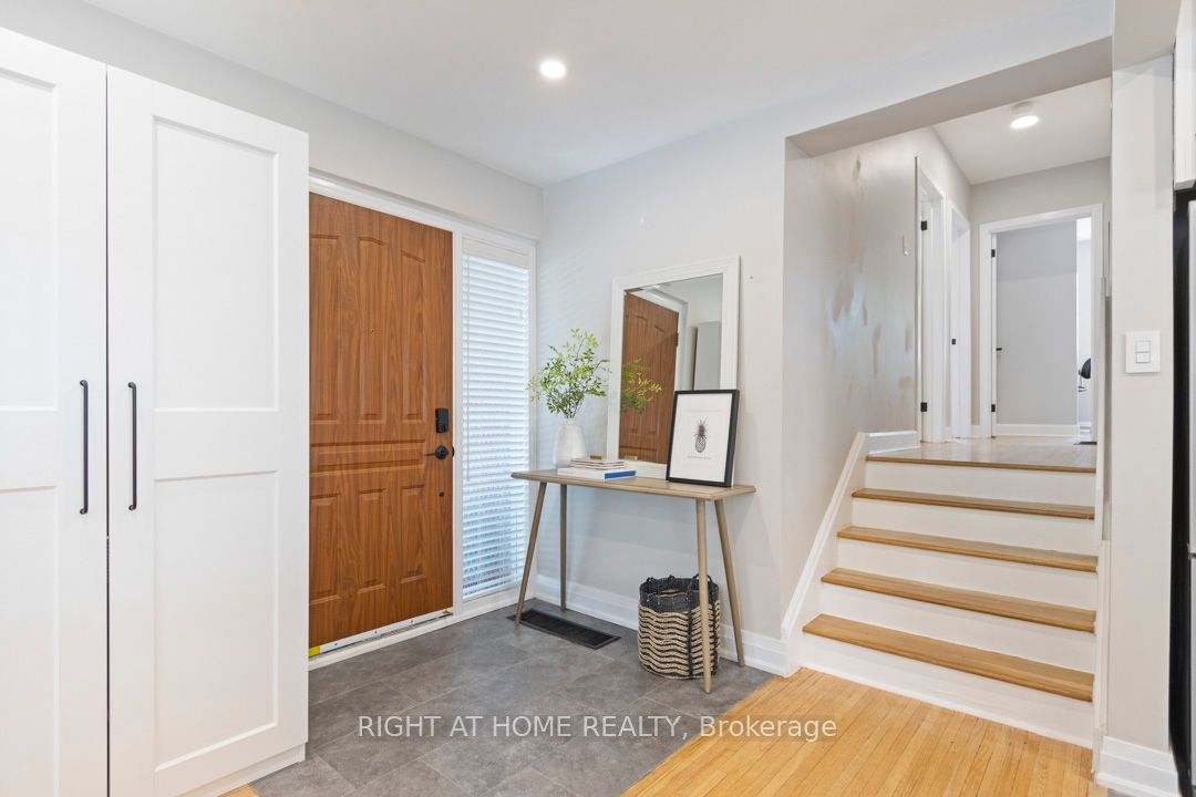 4224 Bloor Street W