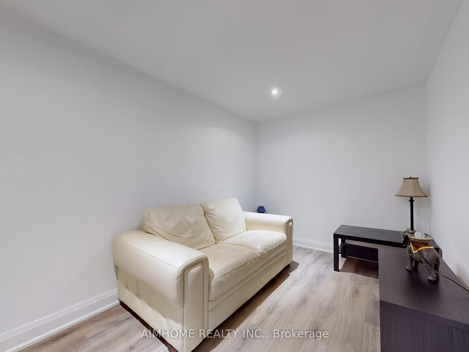51 Royal Orchard Boulevard Lower L