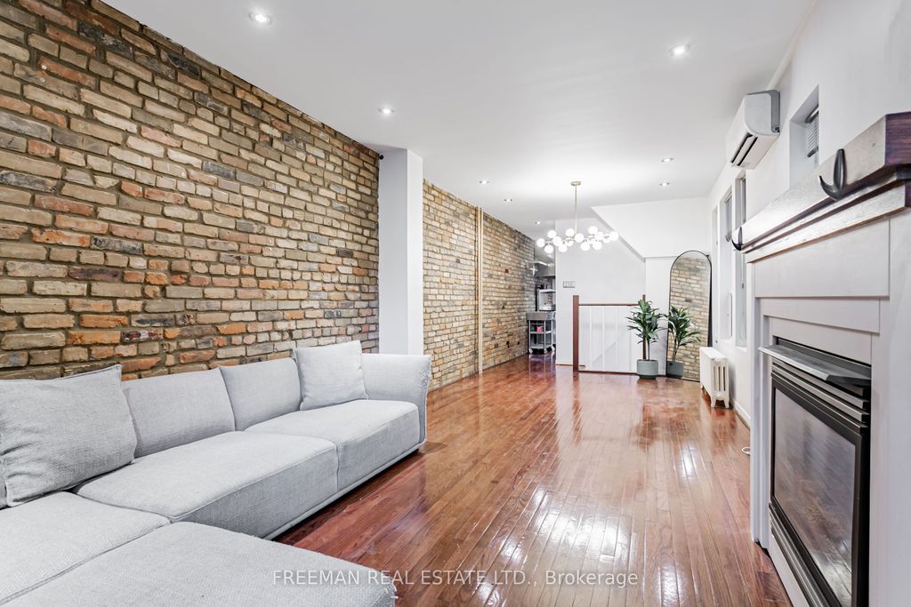 Photo of 490 Montrose Avenue, Toronto, ON M6G 3H1 (MLS # C12552506)