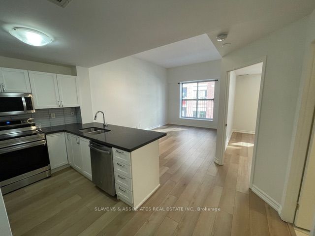 4198 Dundas Street W 307