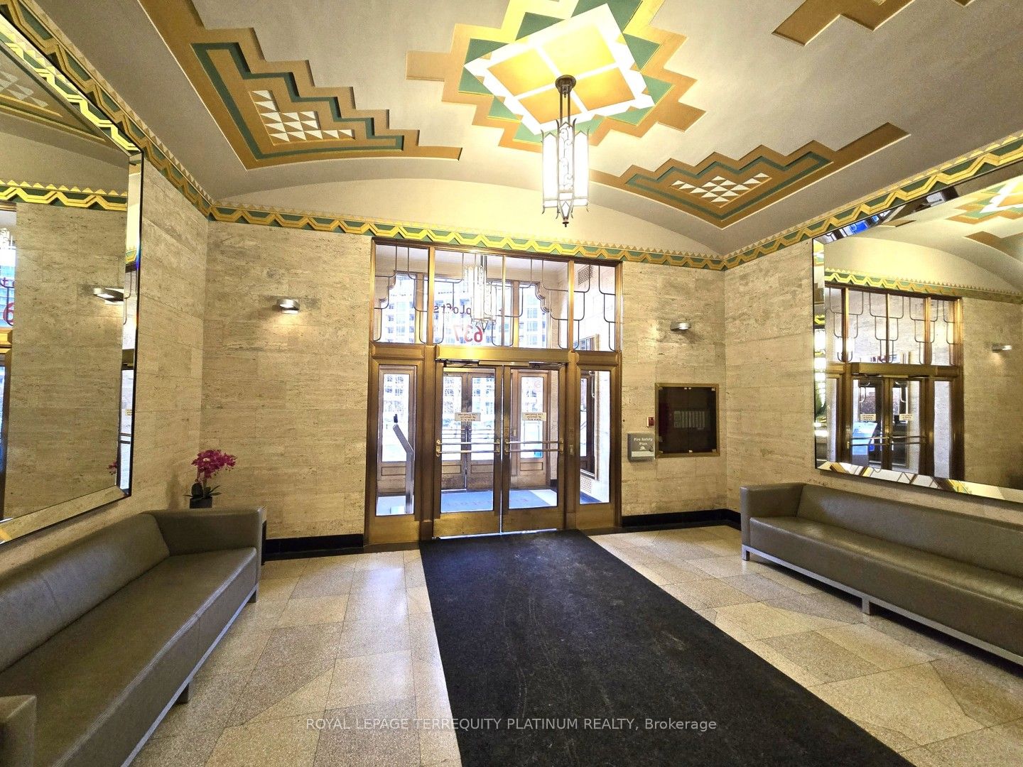 637 Lake Shore Boulevard W 221