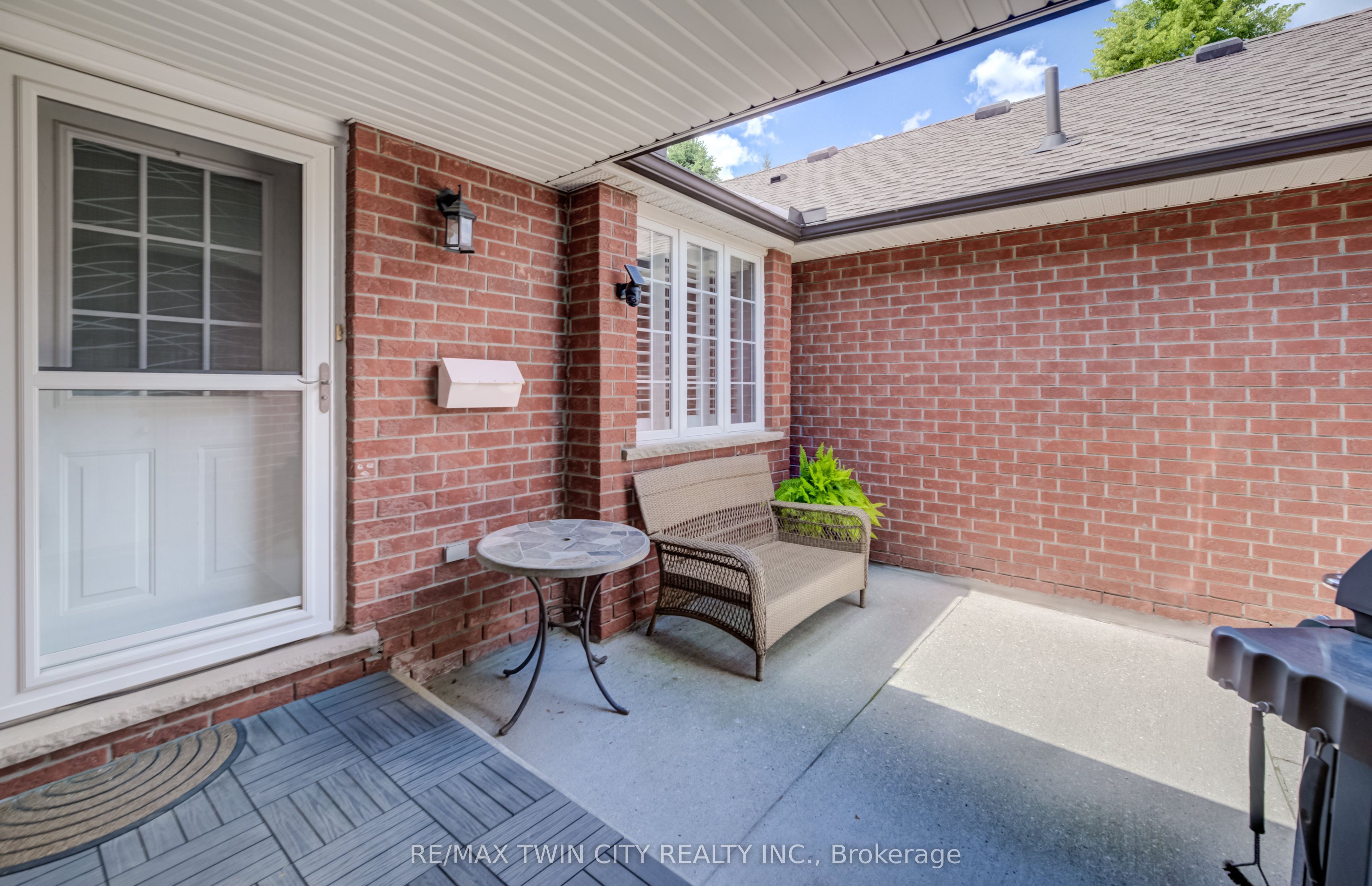 10 ISHERWOOD Avenue 18