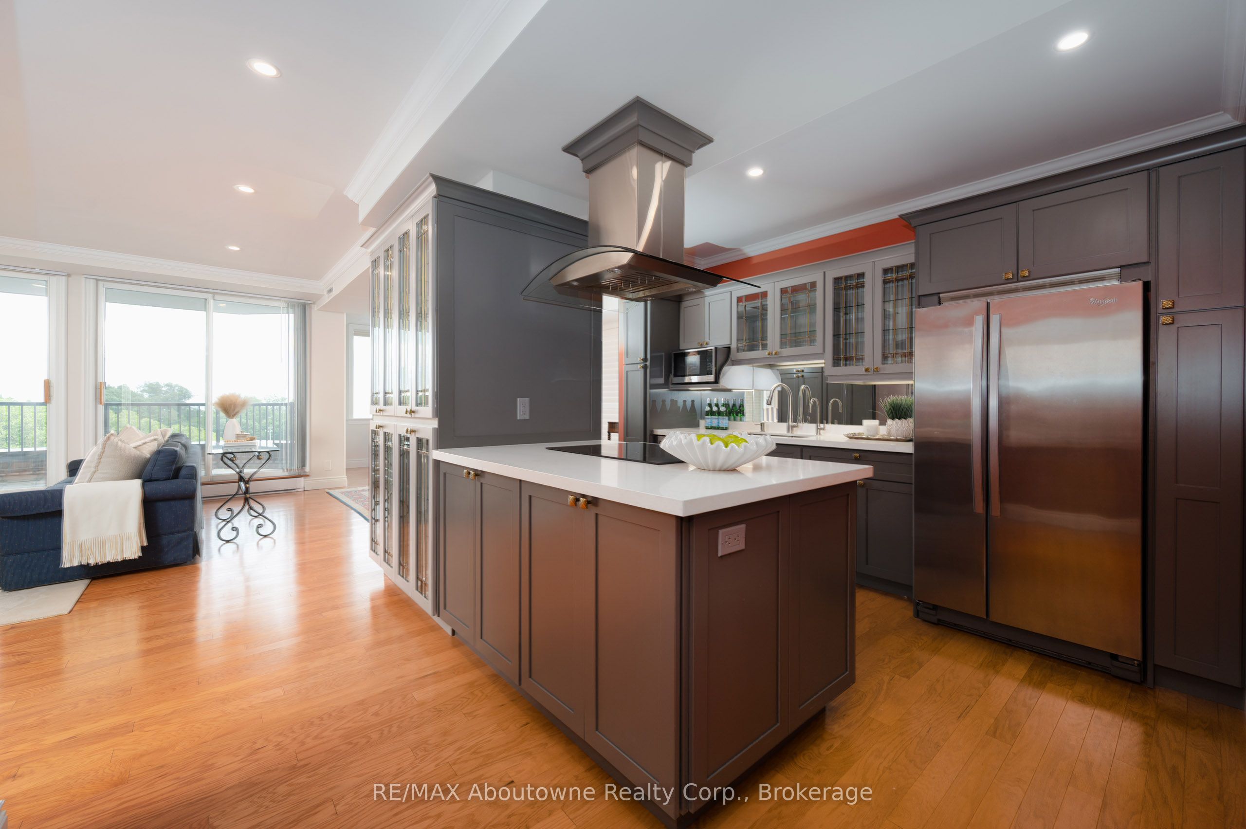 100 Lakeshore Road E 1105