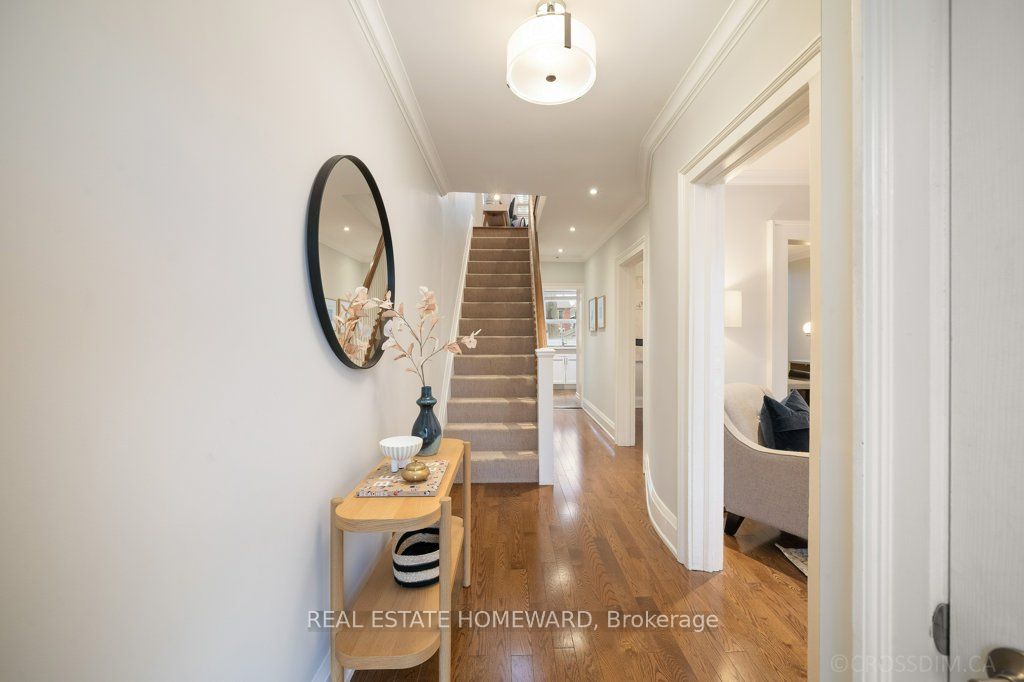 21 Queensdale Avenue