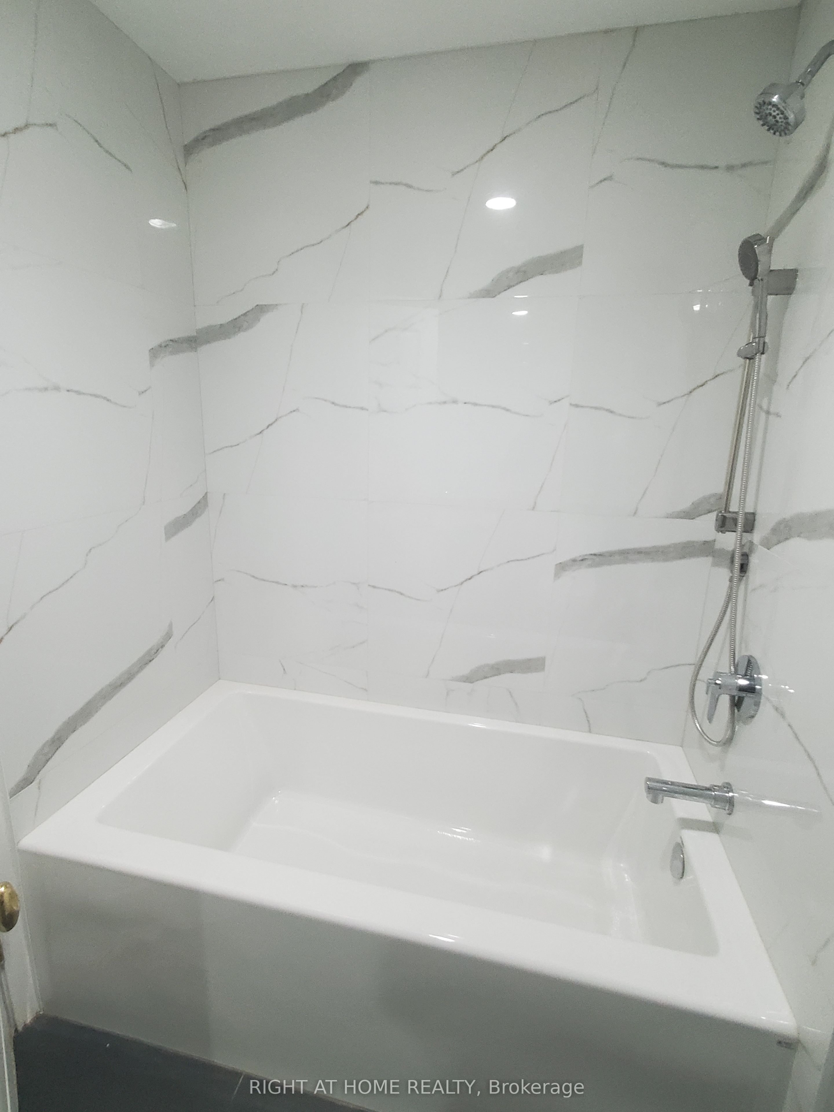 102 Bloor Street W 809