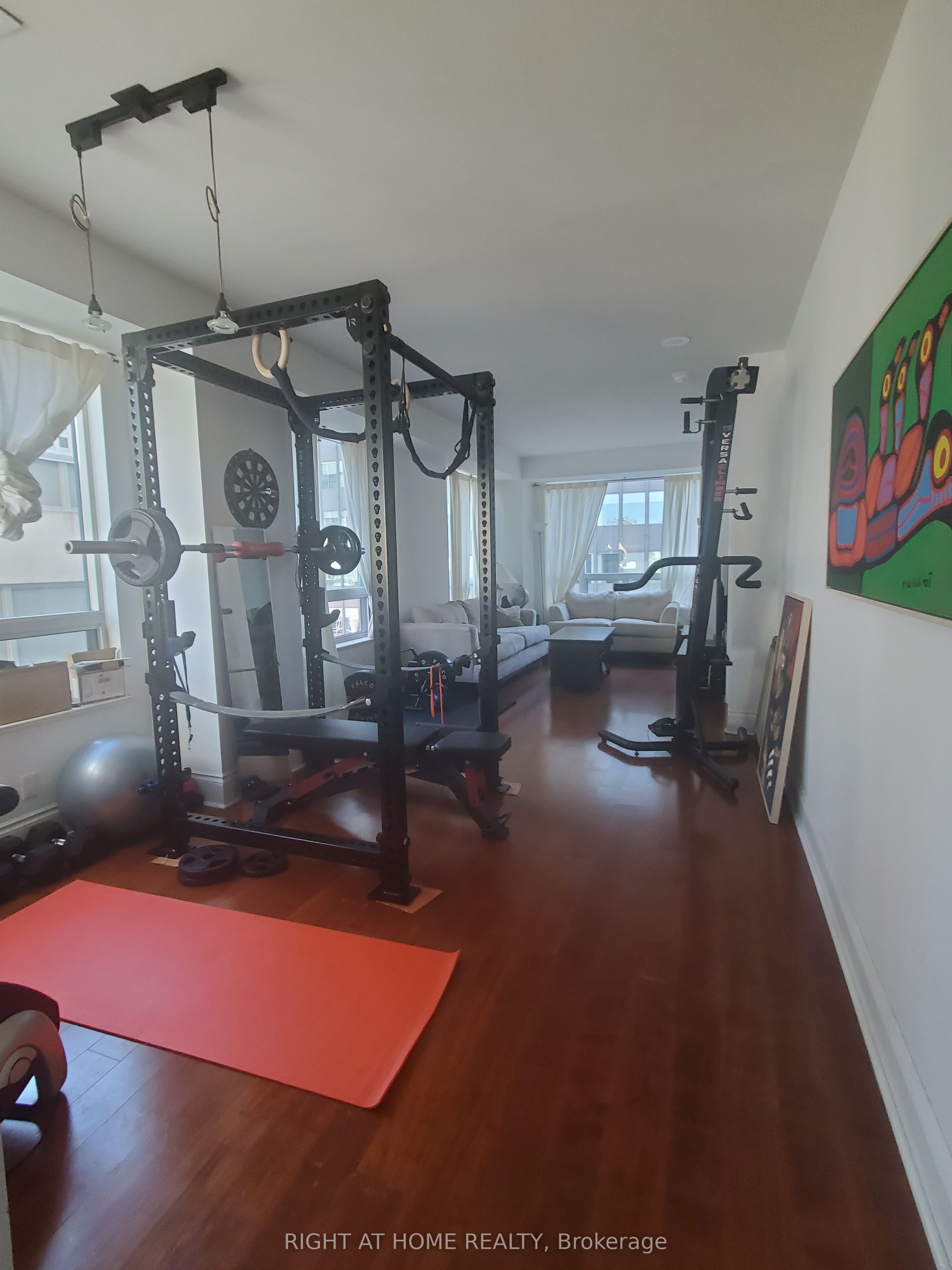 102 Bloor Street W 809