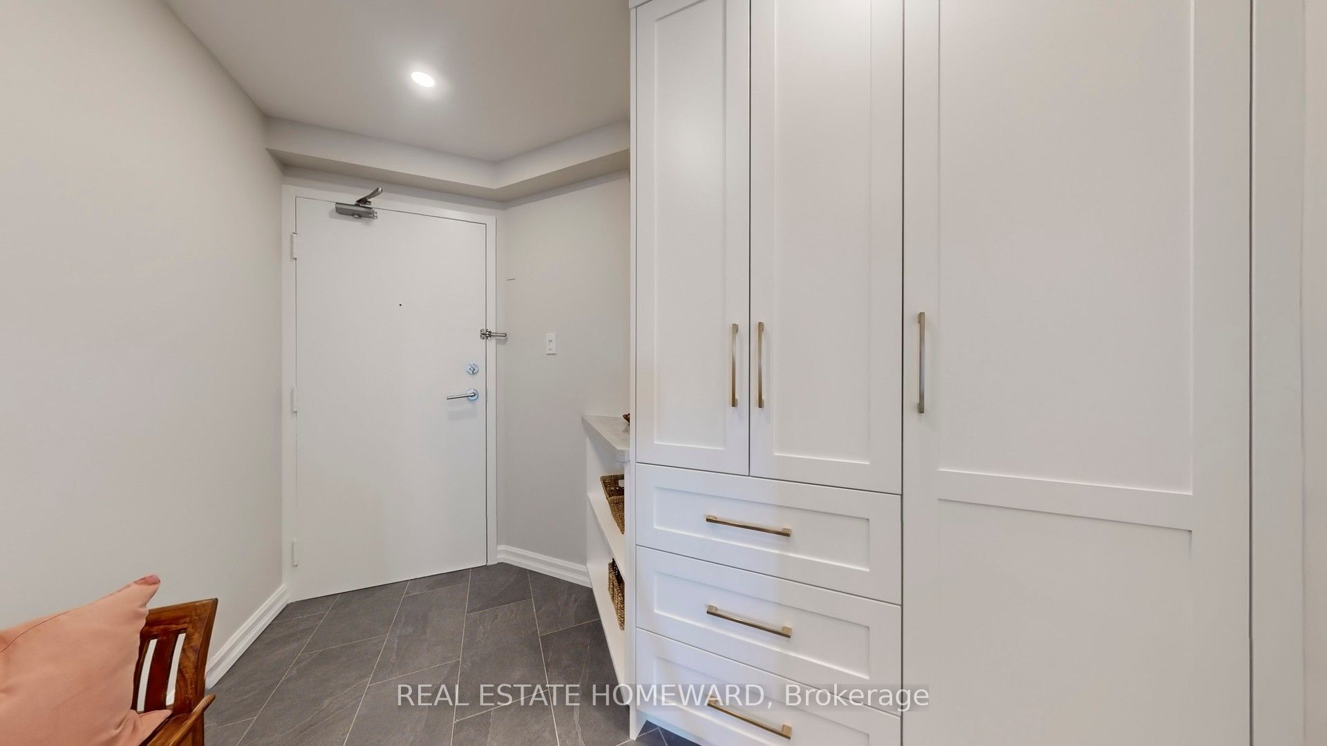 77 Maitland Place 920