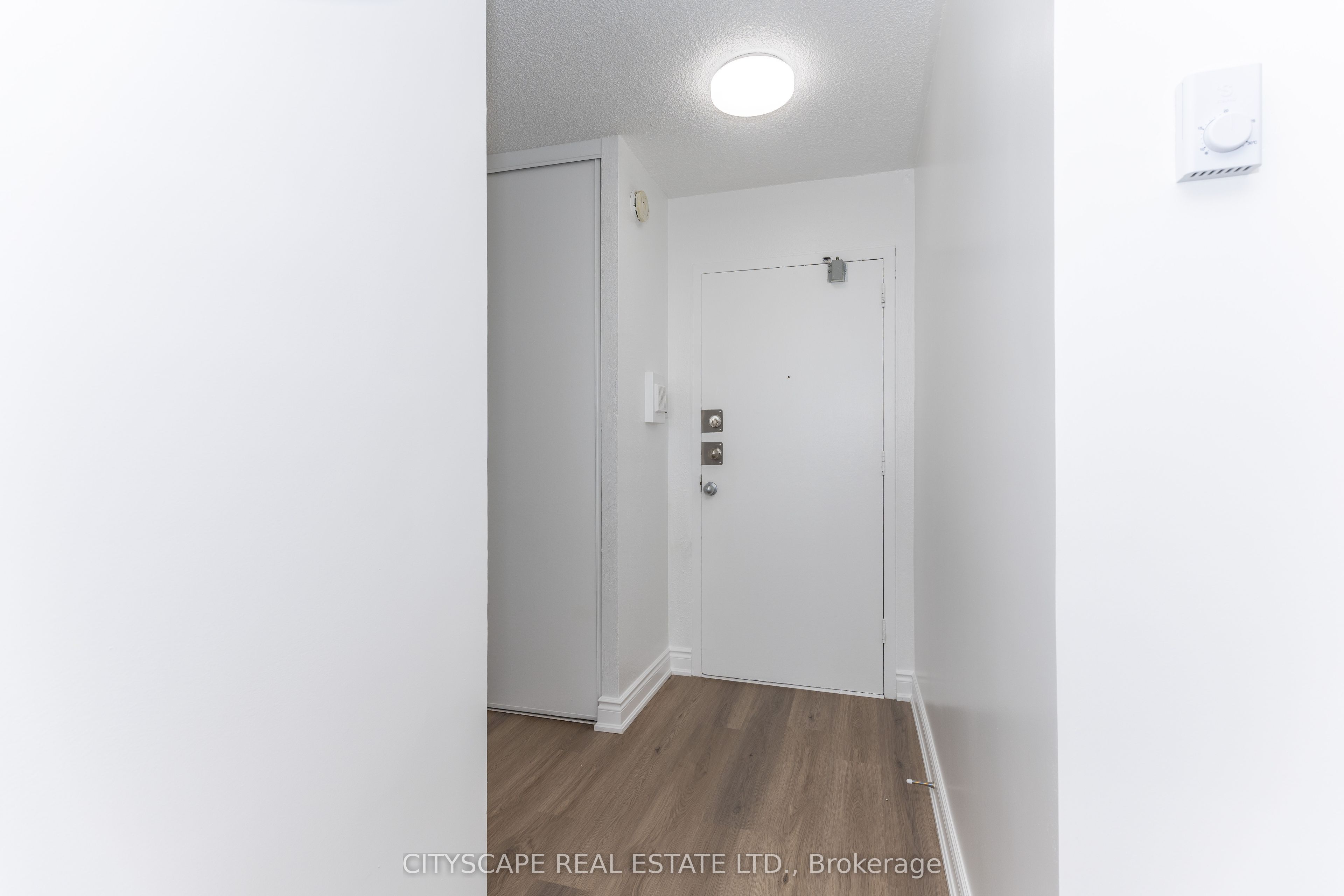 Photo 1 of 29 — 940 Caledonia Road 1005, Toronto, ON M6B 3Y4