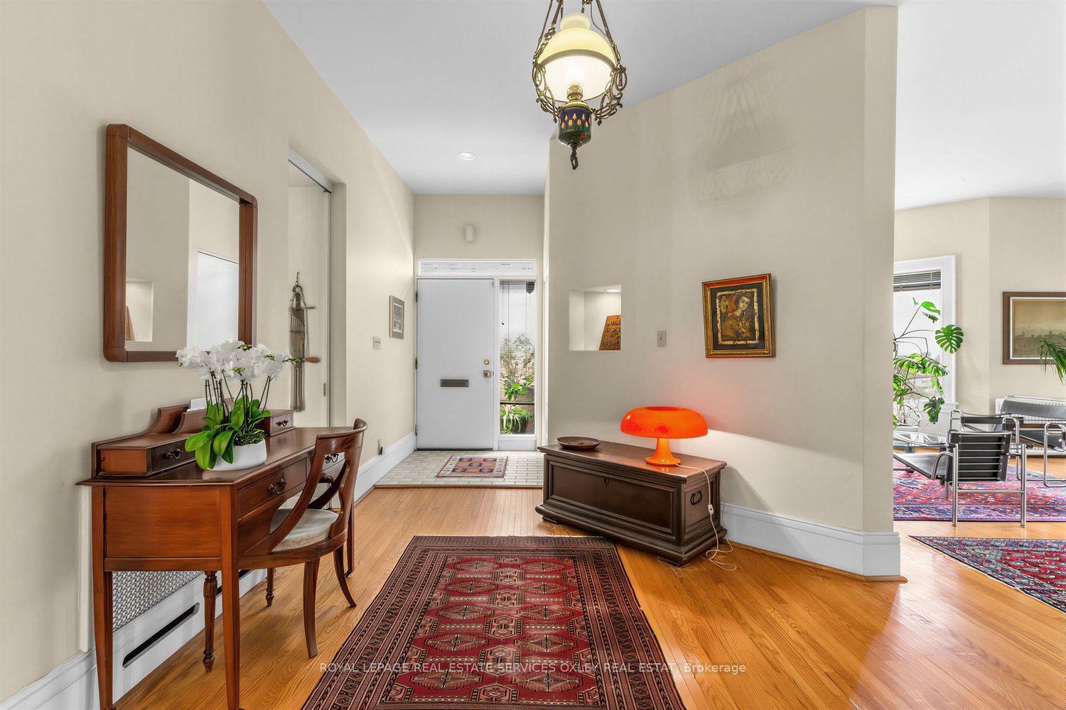 105 Roxborough Street E