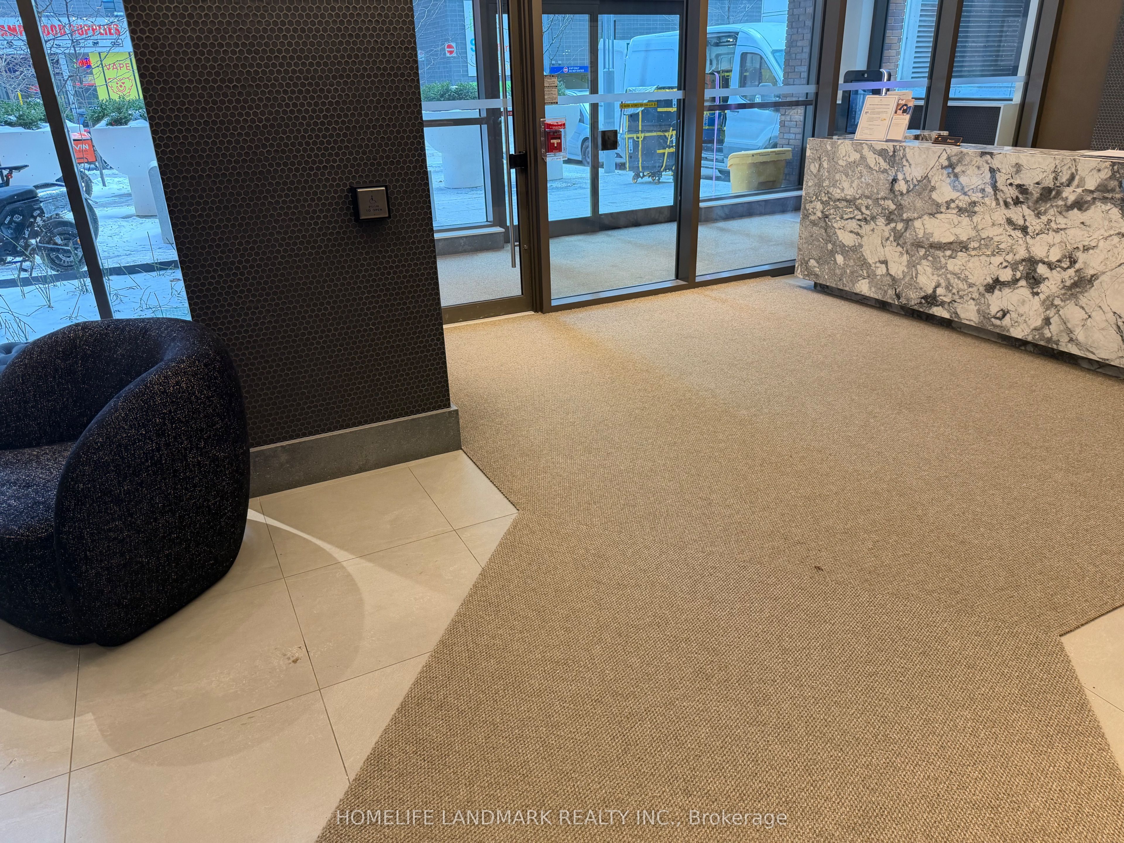 8 Widmer Street 1110