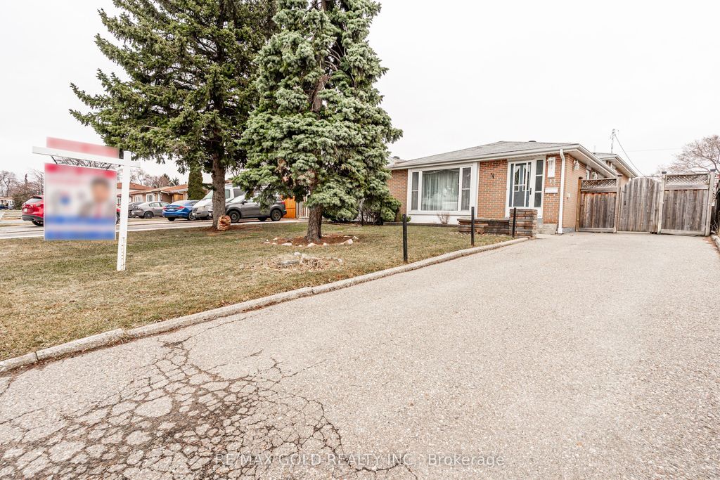 Photo of 13 Cathcart Crescent, Brampton, ON L6T 2A4 (MLS # W12908820)