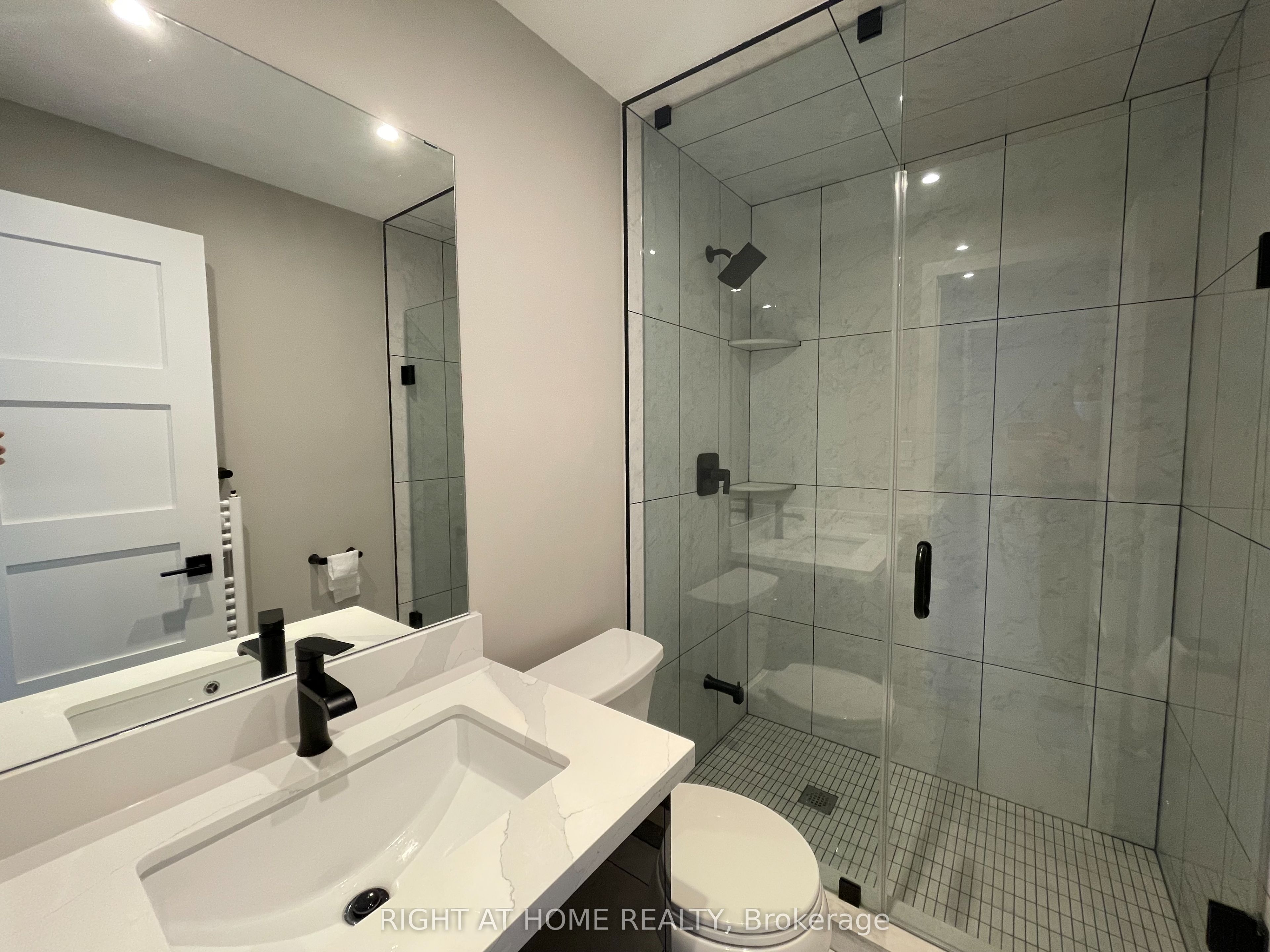 411 Roncesvalles Avenue 2A