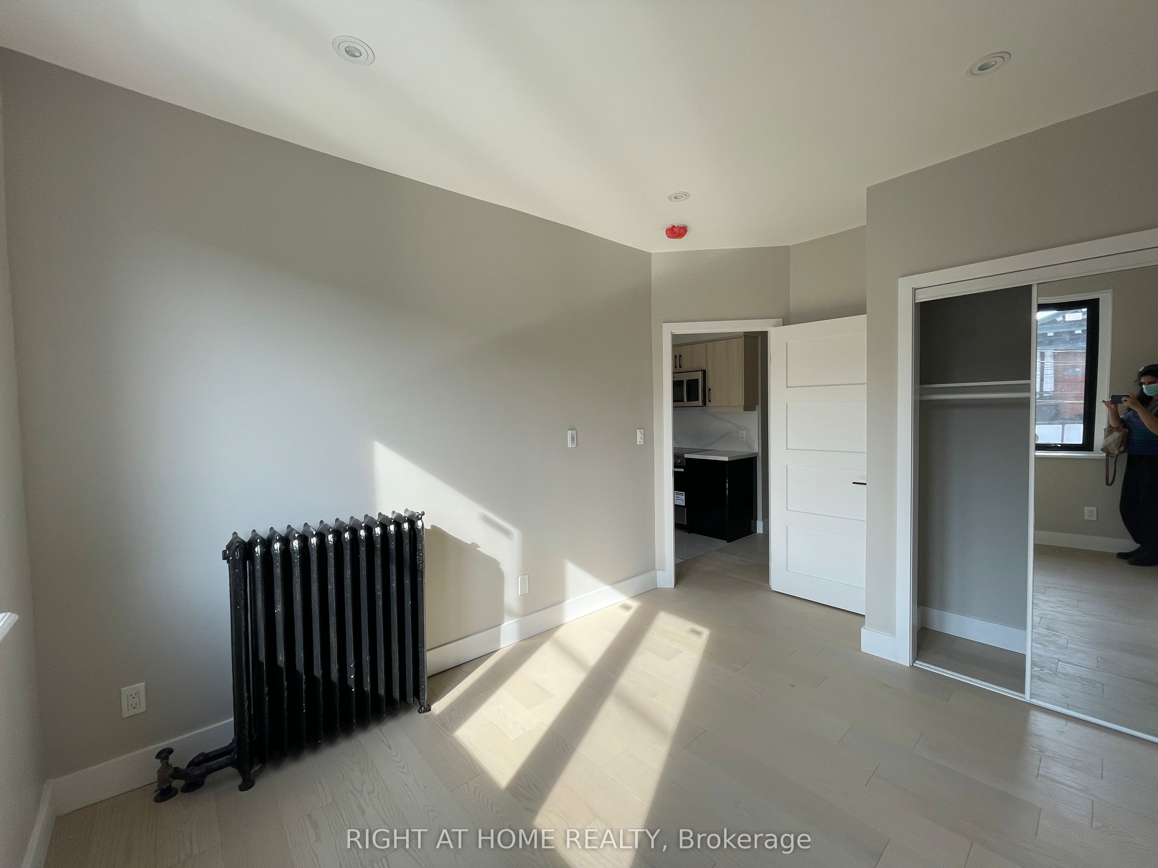 411 Roncesvalles Avenue 2A