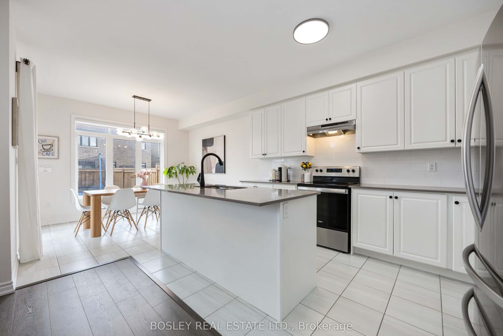 Photo of 29 Ferragine Crescent, Bradford West Gwillimbury, ON L3Z 4J9 (MLS # N13046756)