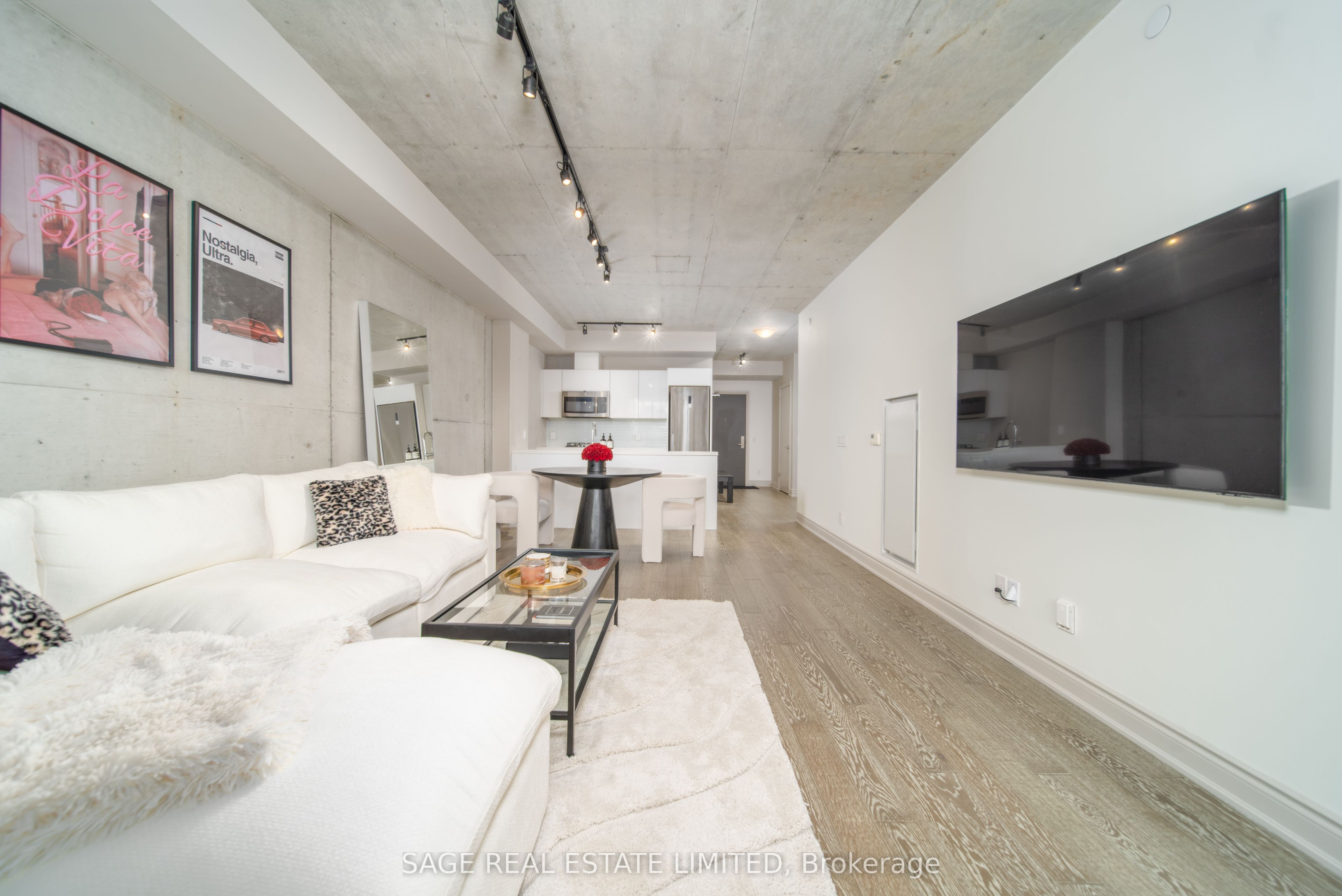 608 RICHMOND Street W 320