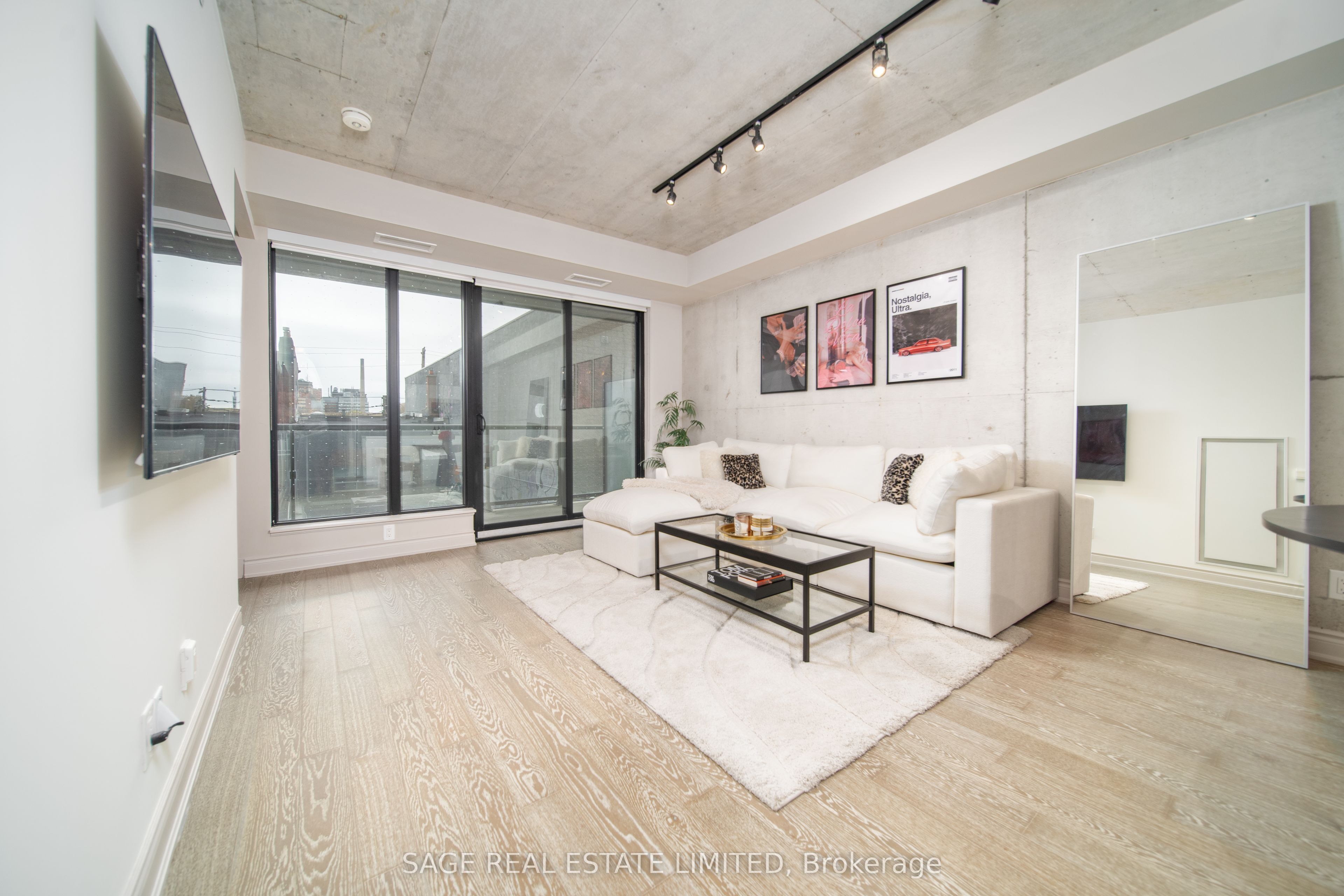 608 RICHMOND Street W 320