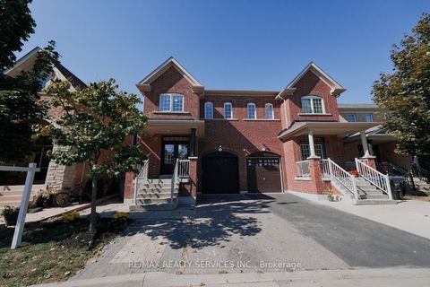 30 Loftsmoor Drive Brampton ON L6R 3R7