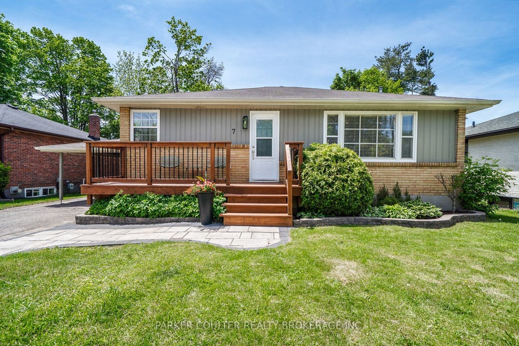 Photo of 7 Oakley Park Square, Barrie, ON L4M 2J9 (MLS # S13249250)