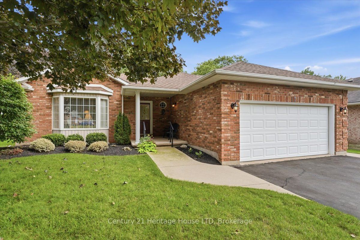17 Oakridge Boulevard