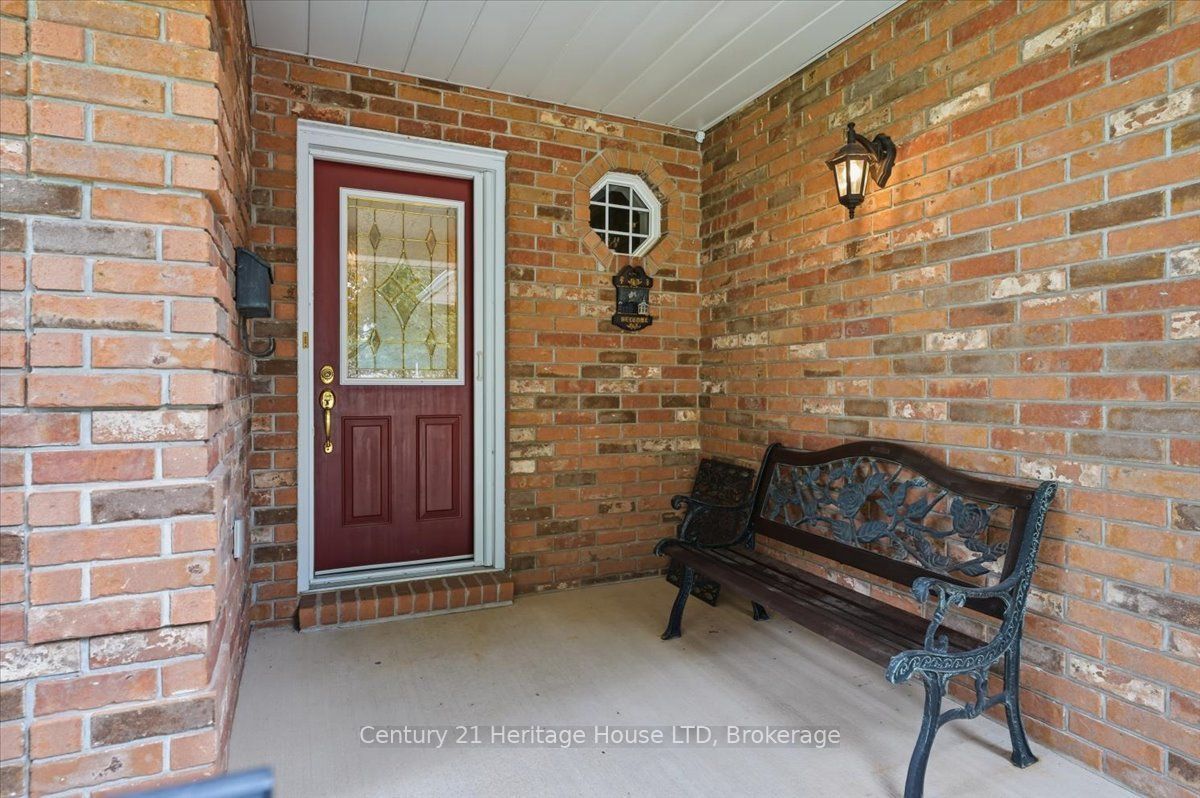 17 Oakridge Boulevard