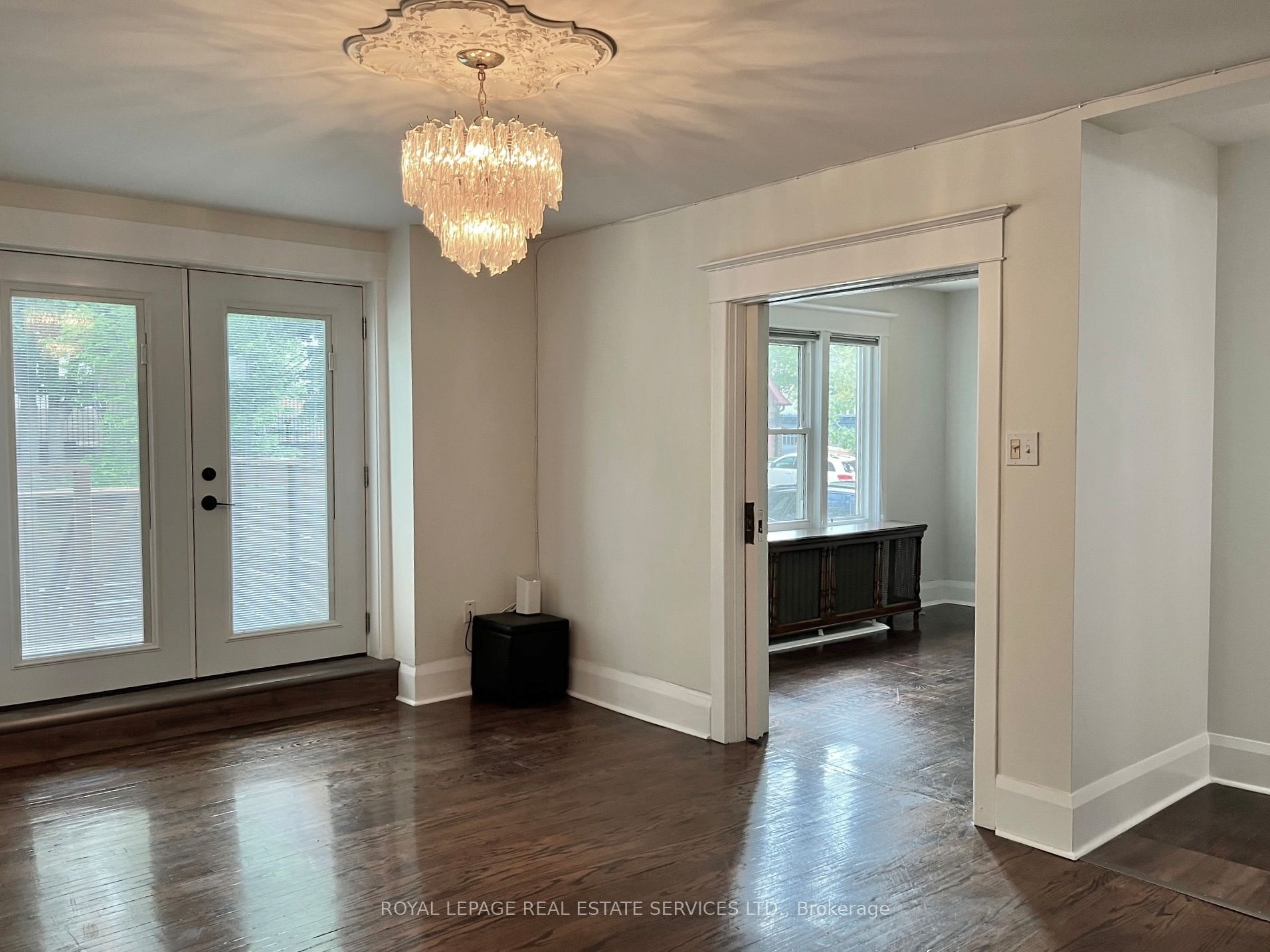 379 Parkside Drive 1