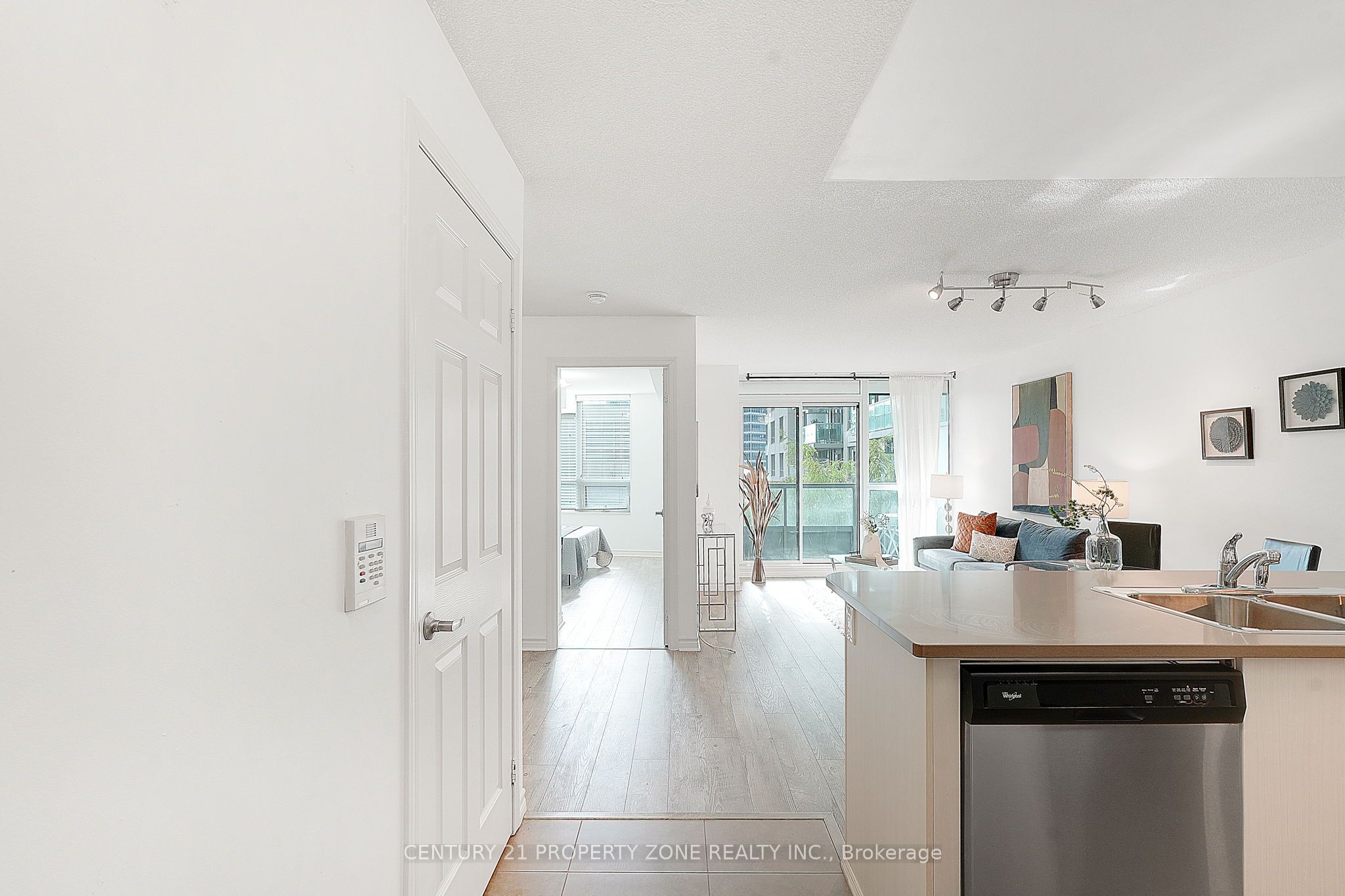 25 Lower Simcoe Street 527