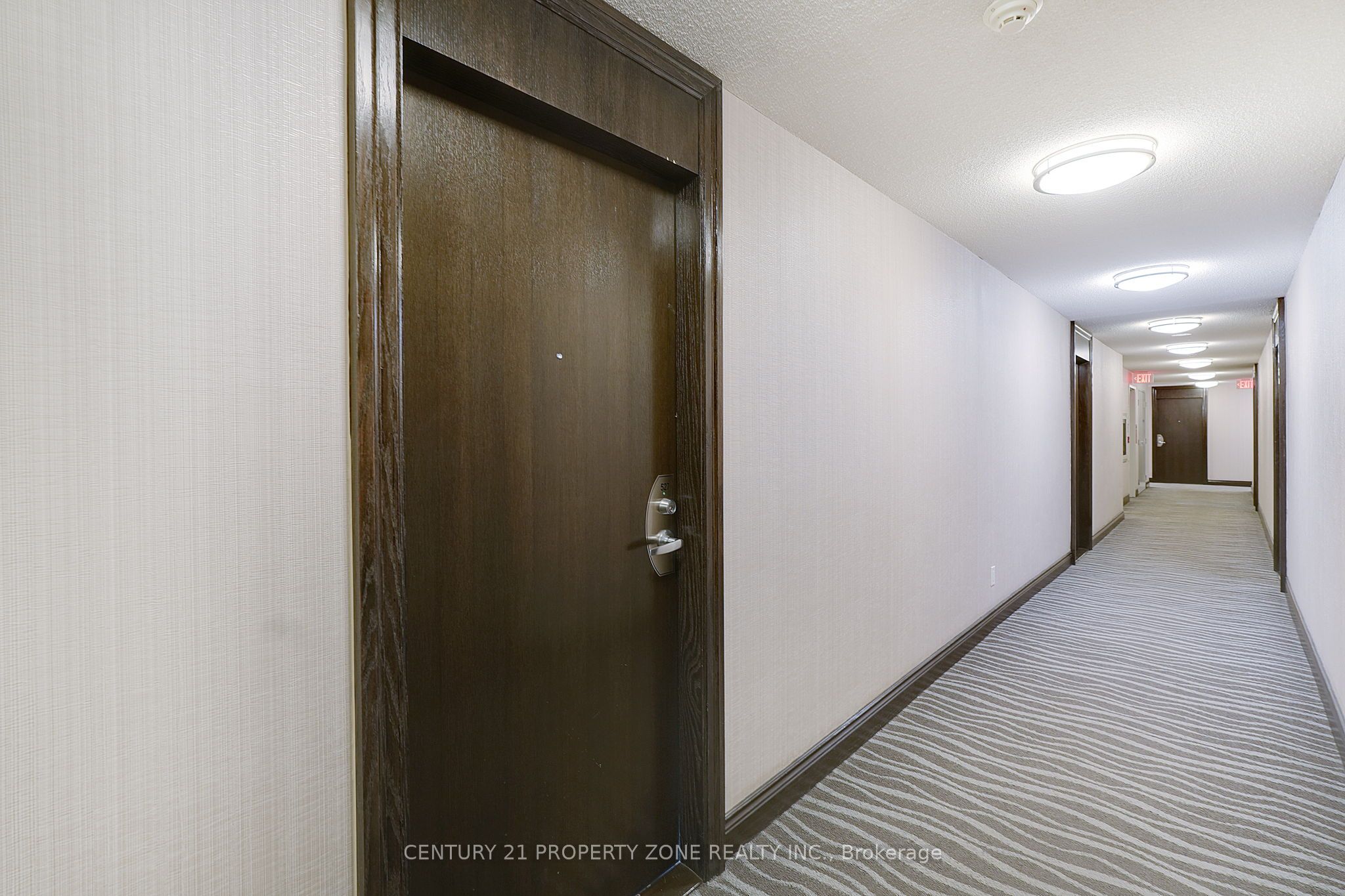 25 Lower Simcoe Street 527