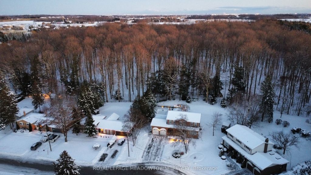 Photo of 40 Hilltop Drive, Caledon, ON L7C 1H6 (MLS # W12784108)