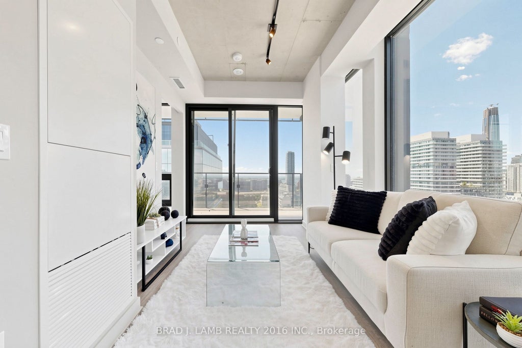 Photo of 284 King Street E #2004, Toronto, ON M5A 1K4 (MLS # C13782530)