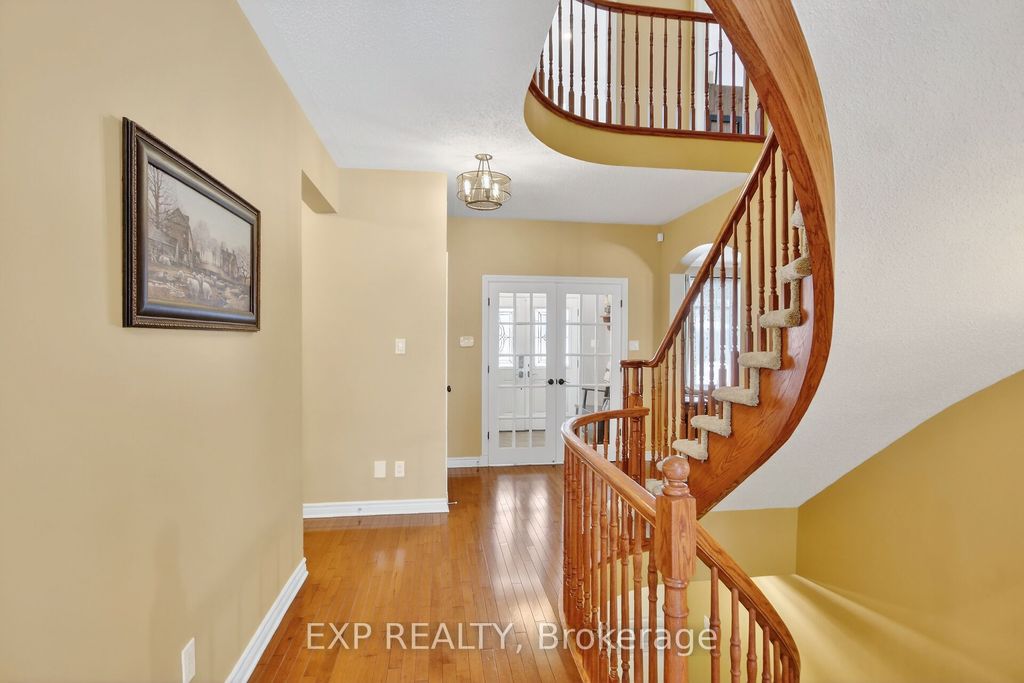 Photo of 103 Coyote Crescent, Stittsville - Munster - Richmond, ON K2S 2G4 (MLS # X12737950)