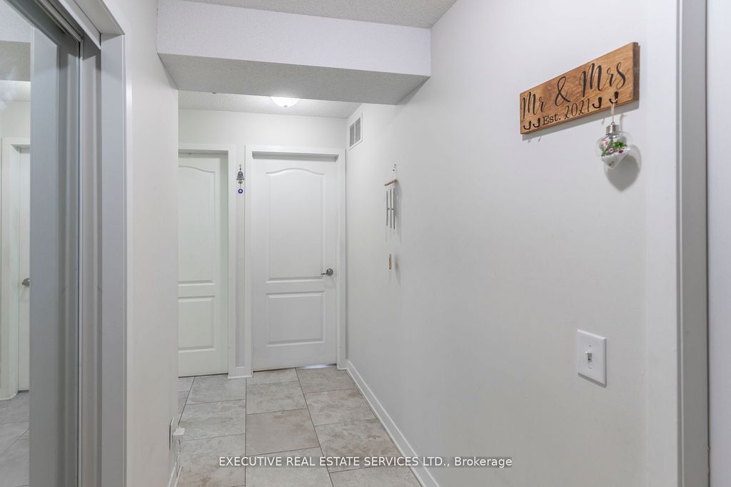 Photo of 4 Dayspring Circle #203, Brampton, ON L6P 2Z5 (MLS # W12654492)