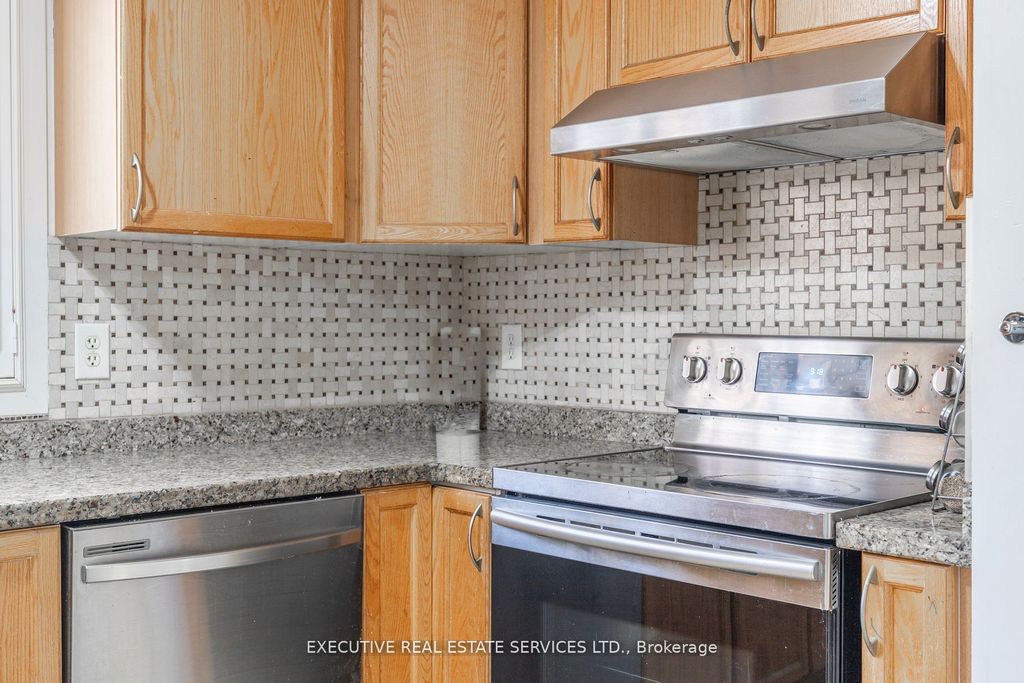 Photo of 4 Dayspring Circle #203, Brampton, ON L6P 2Z5 (MLS # W12654492)